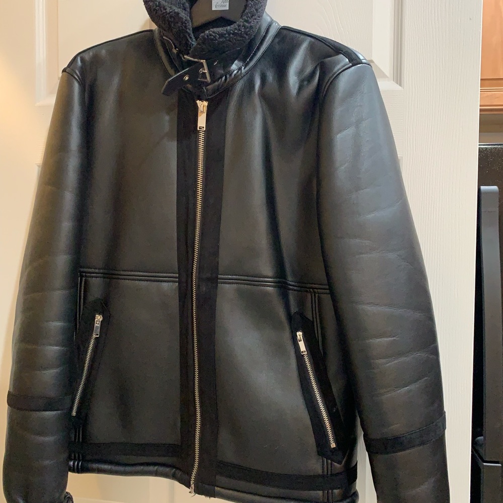 Faux leather & fur. This jacket is in perfect condition. Comfortable and warm